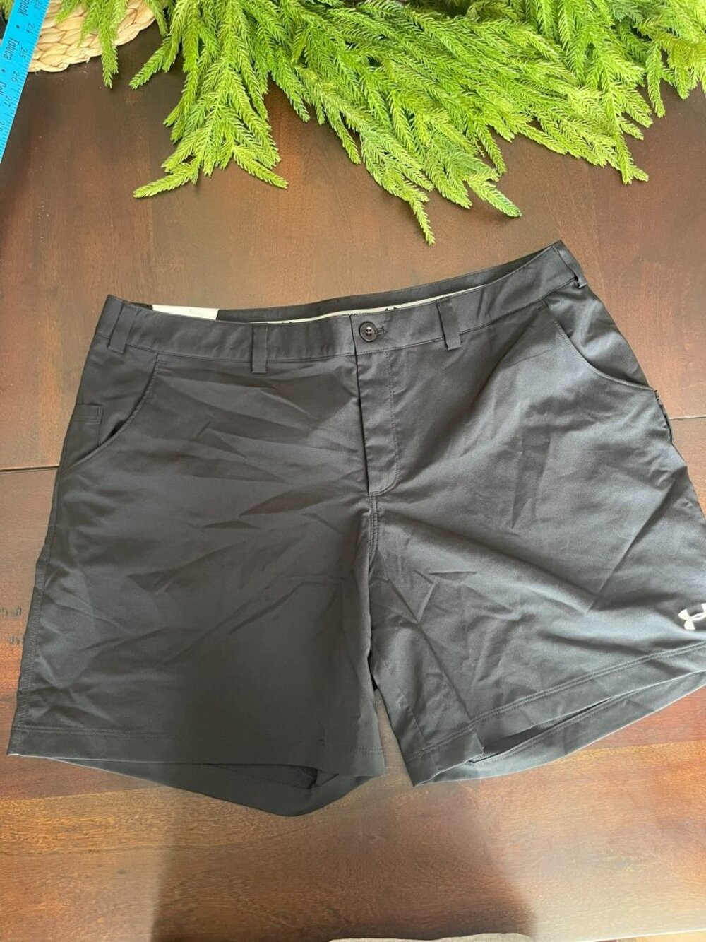 Under Armour Relaxed Fit Black Shorts Size 16